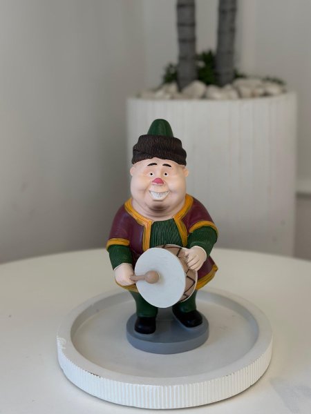 تحف فنانيس مع طبل